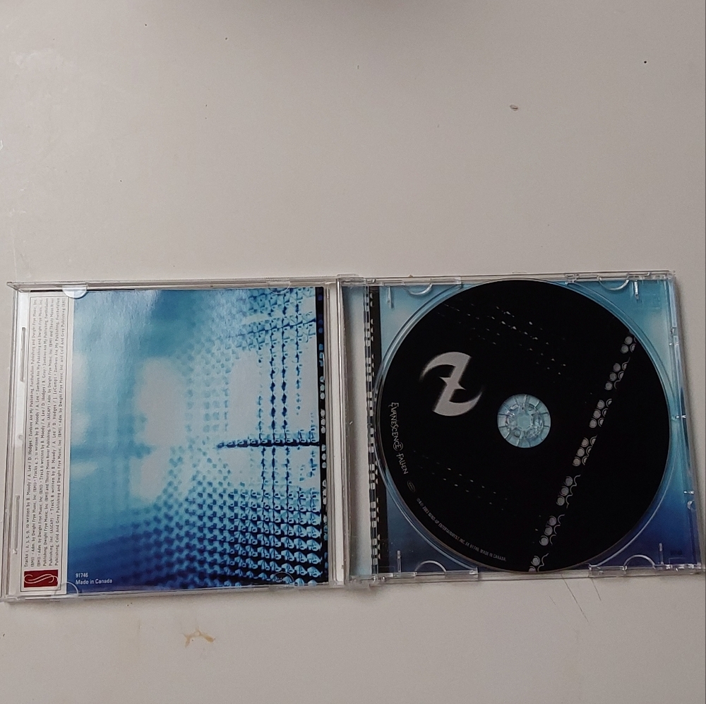 Evanescence "Fallen" CD - Blue & Black Album Cover - Picture 3 of 4